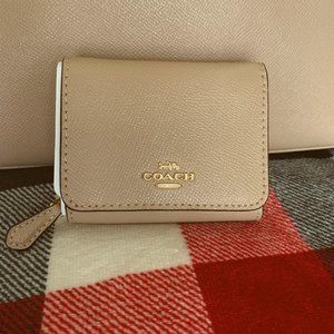 Coach Tri-Fold Wallet - Taupe Crossgrain Leather